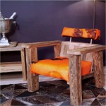 Fauteuil de salon "NAP" en vieux bois avec assise et dossier en peau de vâche normande francaise